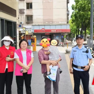 手机突然失控!渌口警方银行门口紧急拦截保住群众13万元存款