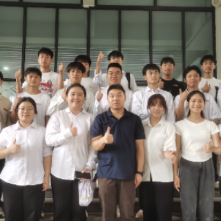 湖南汽车工程职业大学辅导员团队以平凡坚守点亮青春星光
