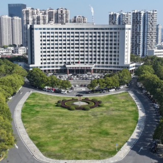 株洲市委书记王建球调研芦淞区经济社会发展情况