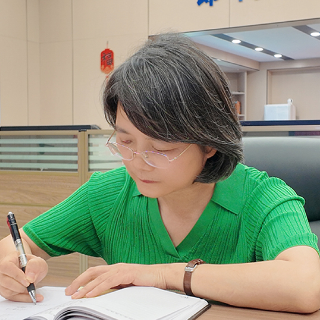 现场交办群众诉求 株洲市委常委、市人民政府副市长何慧新接听12345热线