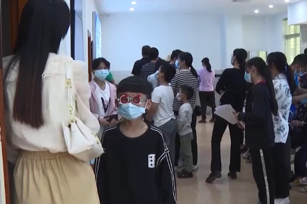 暑期到来 又现“摘镜潮”