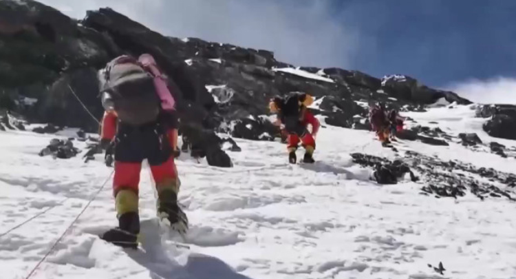 2023“巅峰使命”珠峰科考 正前往海拔8830米最高自动气象站