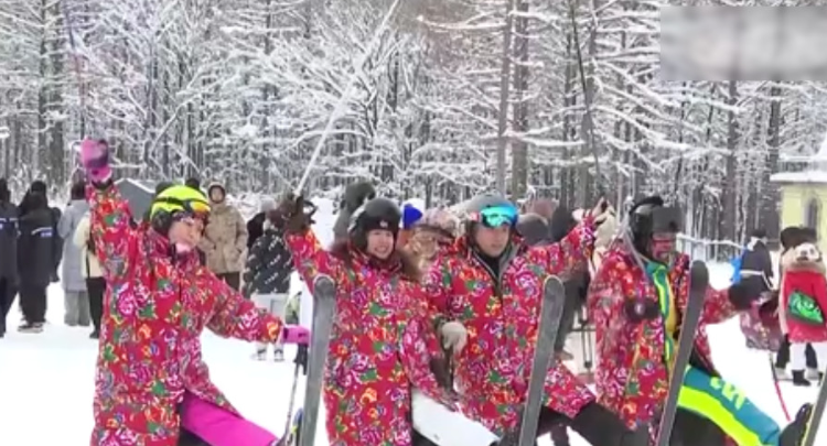 黑龙江滑雪场陆续“开板”迎客