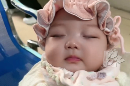 河南郑州：四个半月宝宝打针时怎么也叫不醒“粉雕玉琢这个词具象化了”