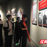 株洲市一中高二年级学生赴湘西领略苗家风俗