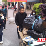 春暖花开学子归 市一中红日党支部小推车为爱护航