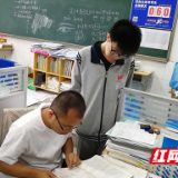 株洲市十八中：办公室里真“热闹” 全员冲刺迎高考