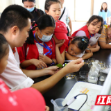 株洲：小学生走进实验室 看药品检测、学用药知识