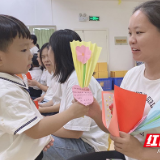 最美的花送给最美的您 新马中心幼儿园开展教师节活动