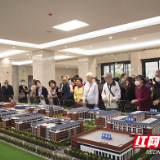 株洲市南方中学退休教师走进新校区 感受新发展畅想新未来