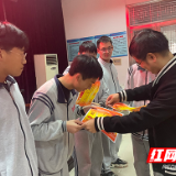 株洲市第十八中学团委举行运动会志愿者表彰大会