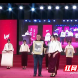 株洲市十八中举行第三届学生美术作品模拟拍卖会