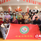 湖南化工职院机电学院组织学生到敬老院开展慰问活动