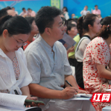 “高考志愿填报公益大讲堂”株洲站活动在株洲市九方中学举行