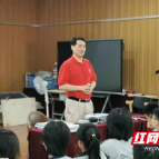 同济大学教授张继彤来株洲市十八中调研美术特色办学