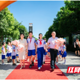 携手并进、继往开来 栗雨小学举行休学仪式暨六年级毕业典礼