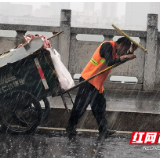 组图丨芦淞区：风雨中的最美“逆行者”