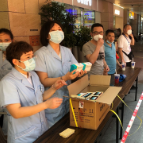 芦淞区沿河社区：社会各界献爱心送温情 助力全员核酸检测
