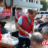 株洲无偿献血志愿者开展敬老爱老志愿服务