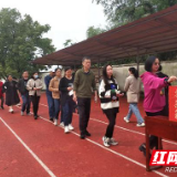渌口区三中：让爱心点燃希望 用真情温暖校园