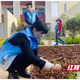 长沙市一中株洲实验学校：不负春光不负时 “一新”农场种菜忙