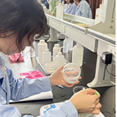 湖南化工职业技术学院：浪漫的化妆品实训课堂
