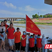 攸县宁家坪镇开展“清河净滩”志愿服务活动