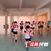 株洲市二中枫溪学校小学部西校区举行消防疏散演习