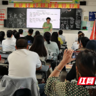 株洲市十八中召开高二年级家长会