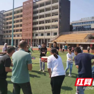 株洲市南方中学代表队参加全市首届“家长节”之亲子趣味运动会