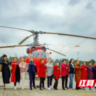 株洲市二中老教协重阳节开展参观航空研学基地活动