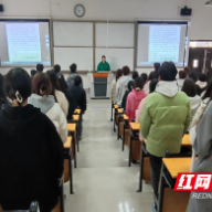 湖南化工职院万余名学生沉浸式晨读推动宪法学习入课堂进宿舍