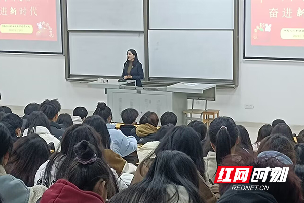 湖南化工职院商学院班导师助力开好第一个主题班会