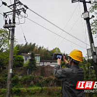 国网株洲渌口区供电公司闻“汛”而动 “电力侦察兵”冒雨查患