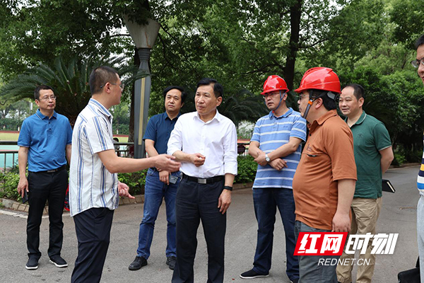 株洲市教育局局长吴安浩调研九方中学改扩建项目