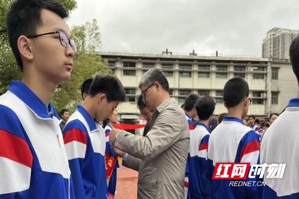 株洲市第十九中学举行主题团日活动暨离队入团仪式