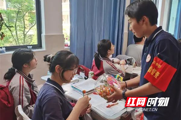 株洲市南方中学学生会为2023届高三学子送祝福