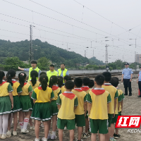 芦淞区白关中心小学走进五里墩火车站参观学习爱路护路知识