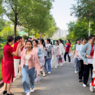 渌口区五中送考团为考生加油