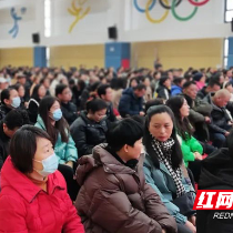 株洲市一中高一年级举行选科分班家长座谈会