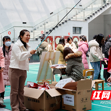 湖南有色金属职院：留住微笑 欢度“女神”节