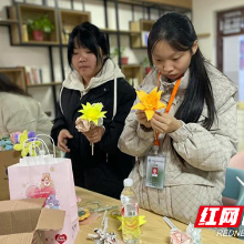 湖南化工职院：花漾女神节 纸艺绽芳华