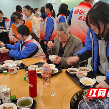 株洲市九方中学：传递温情 践行雷峰精神