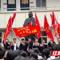 山顶见！株洲市一中学子勇攀高峰 为高考减压加油