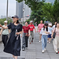 芦淞区龙泉小学举行健步行工会活动