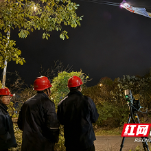 应对强风 国网株洲供电公司连夜排除广告牌碰线隐患
