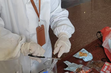 株洲市食药检所对湘超联赛开展伴手礼专项快检行动