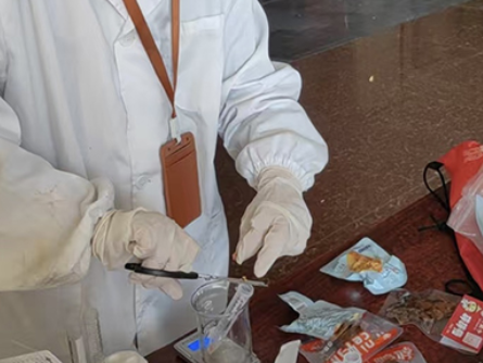 株洲市食药检所对湘超联赛开展伴手礼专项快检行动