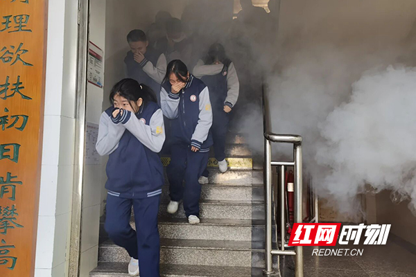 株洲市一中开展安全排查与应急演练