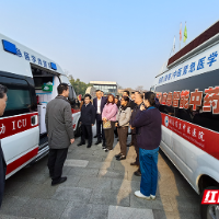 株洲：三级人大代表视察项目建设（图）